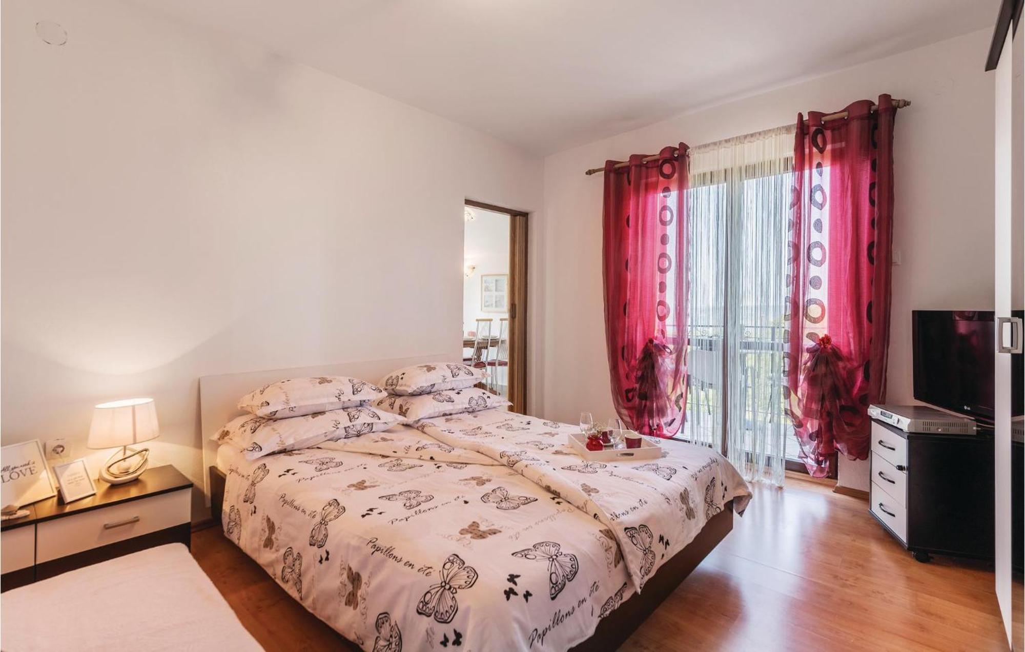 Pet Friendly Apartment In Koromacno With Wifi ภายนอก รูปภาพ