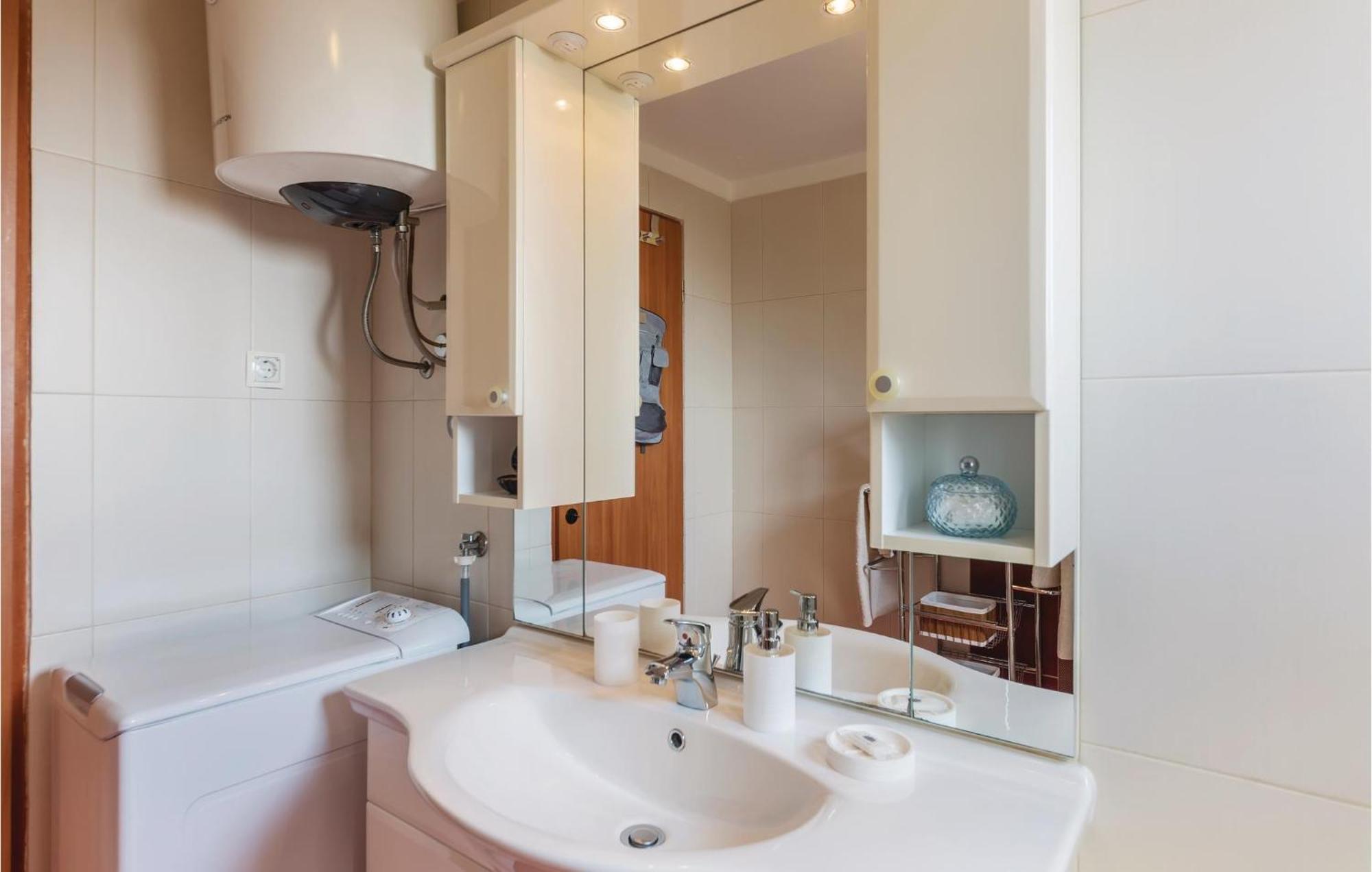 Pet Friendly Apartment In Koromacno With Wifi ภายนอก รูปภาพ