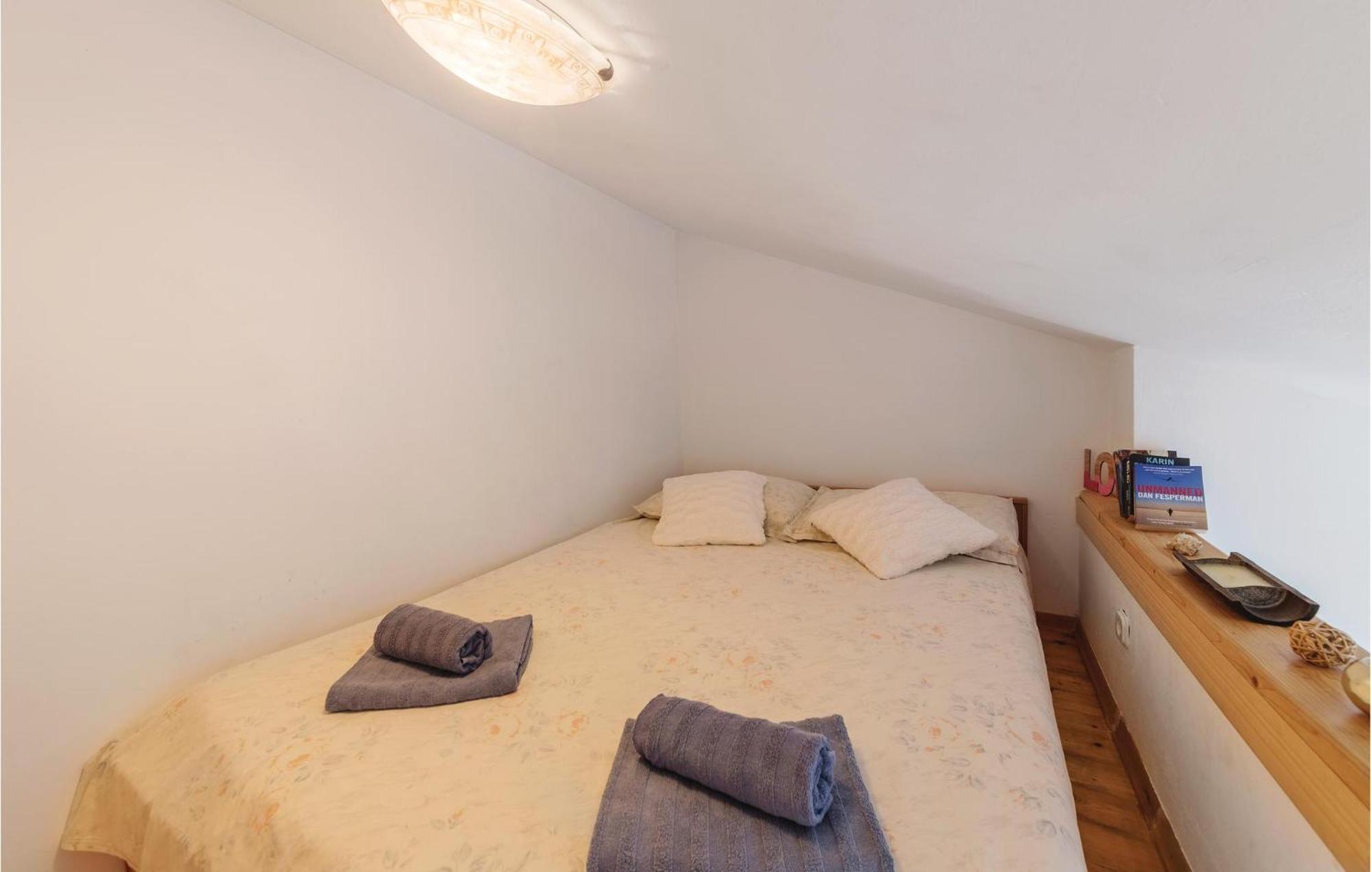 Pet Friendly Apartment In Koromacno With Wifi ภายนอก รูปภาพ