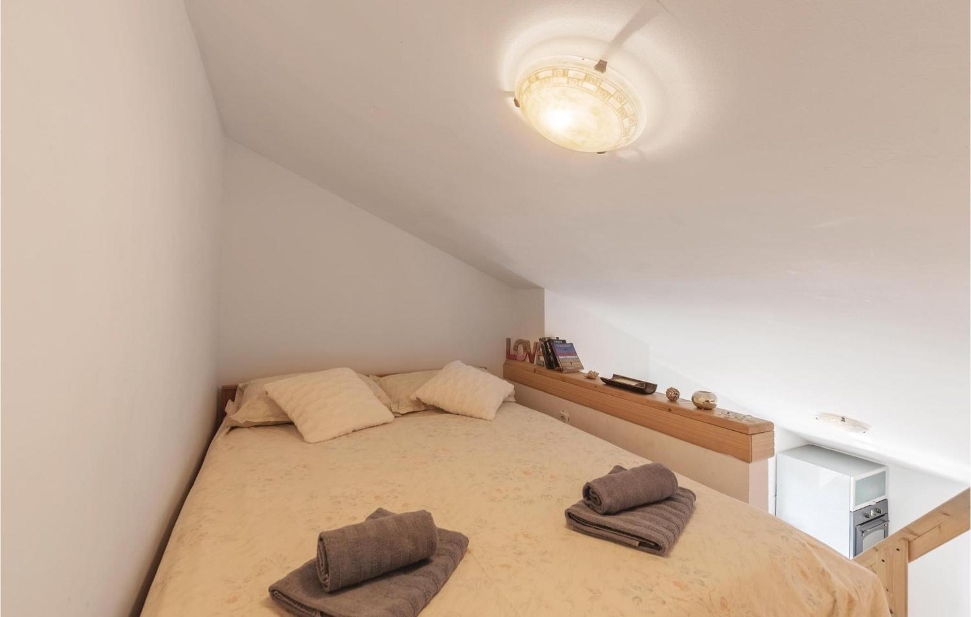 Pet Friendly Apartment In Koromacno With Wifi ภายนอก รูปภาพ